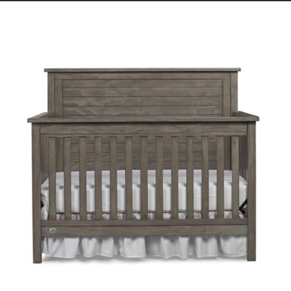 FISHER PRICE CONVERTIBLE CRIB